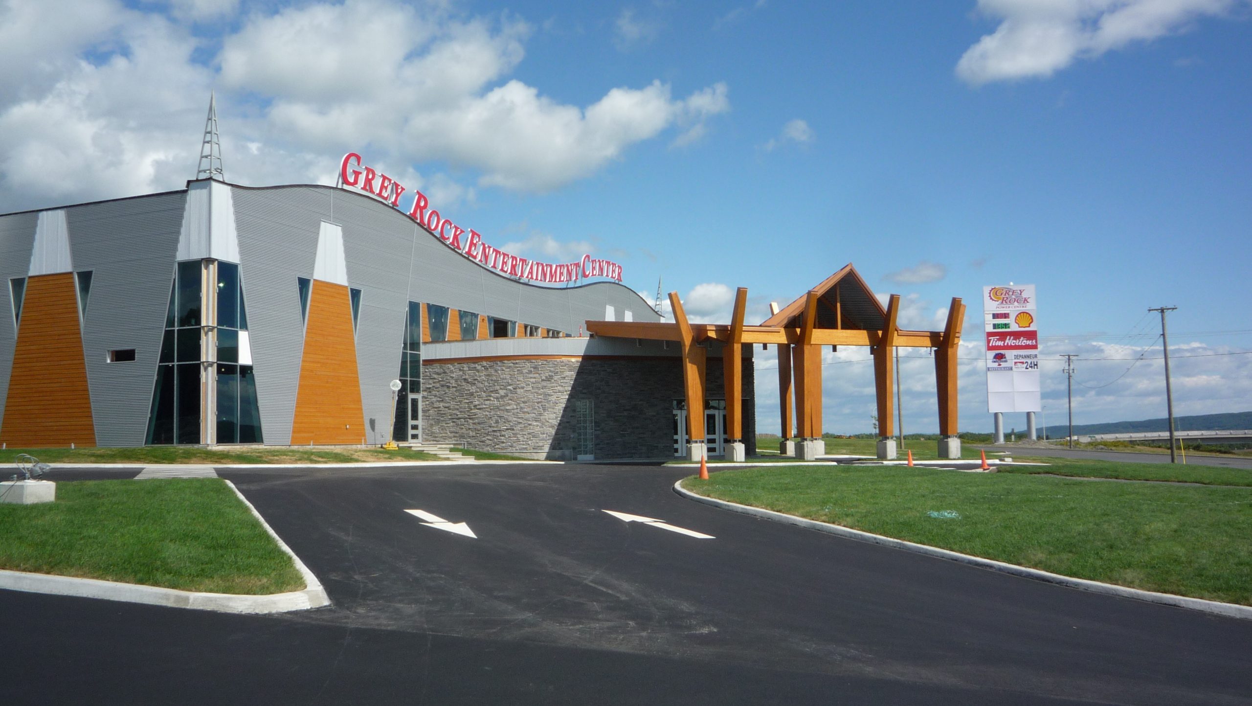 'Grey Rock Entertainment Center Cecobois 