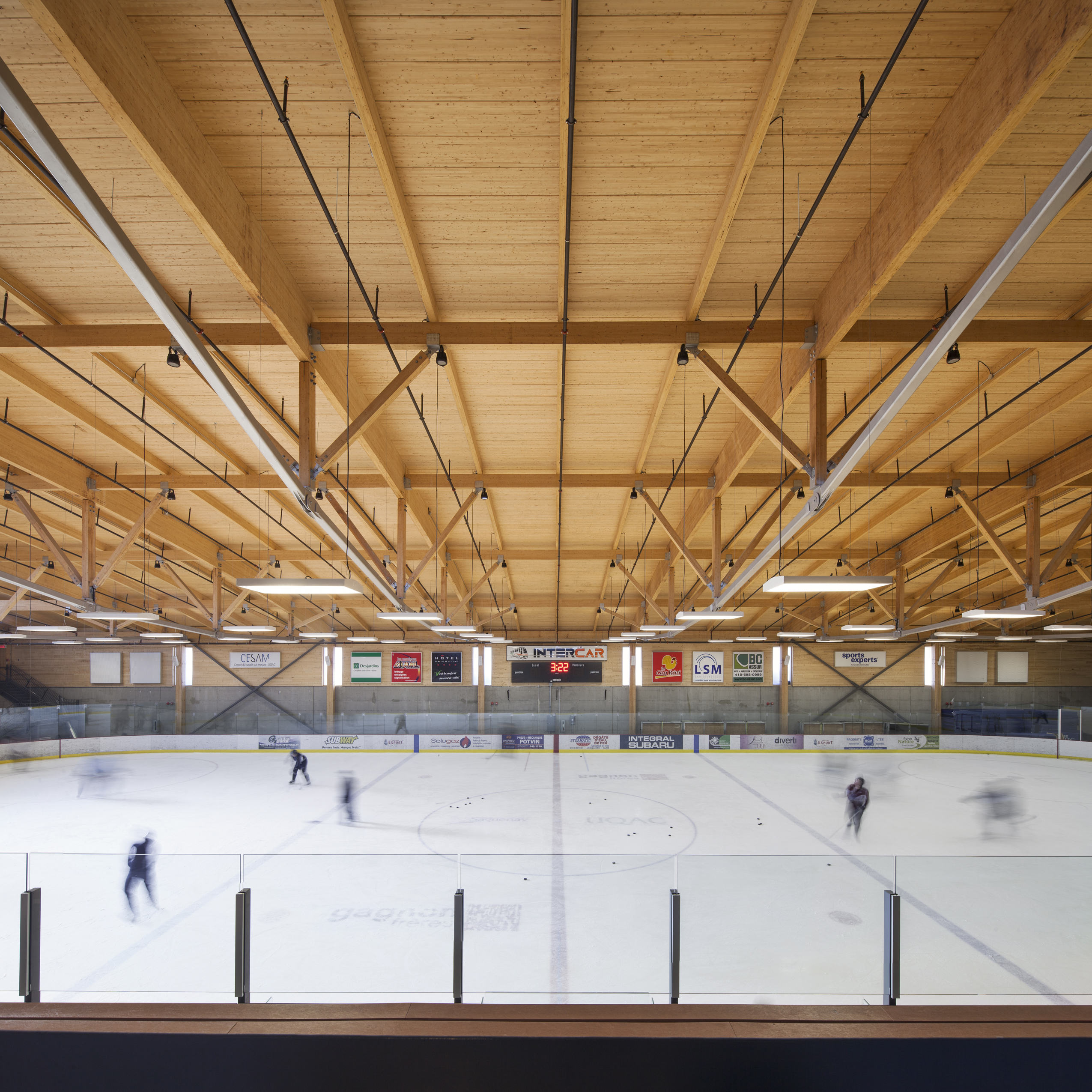 'Aréna et pavillon de services de l’Université du Québec à Chicoutimi (UQAC) Cecobois 