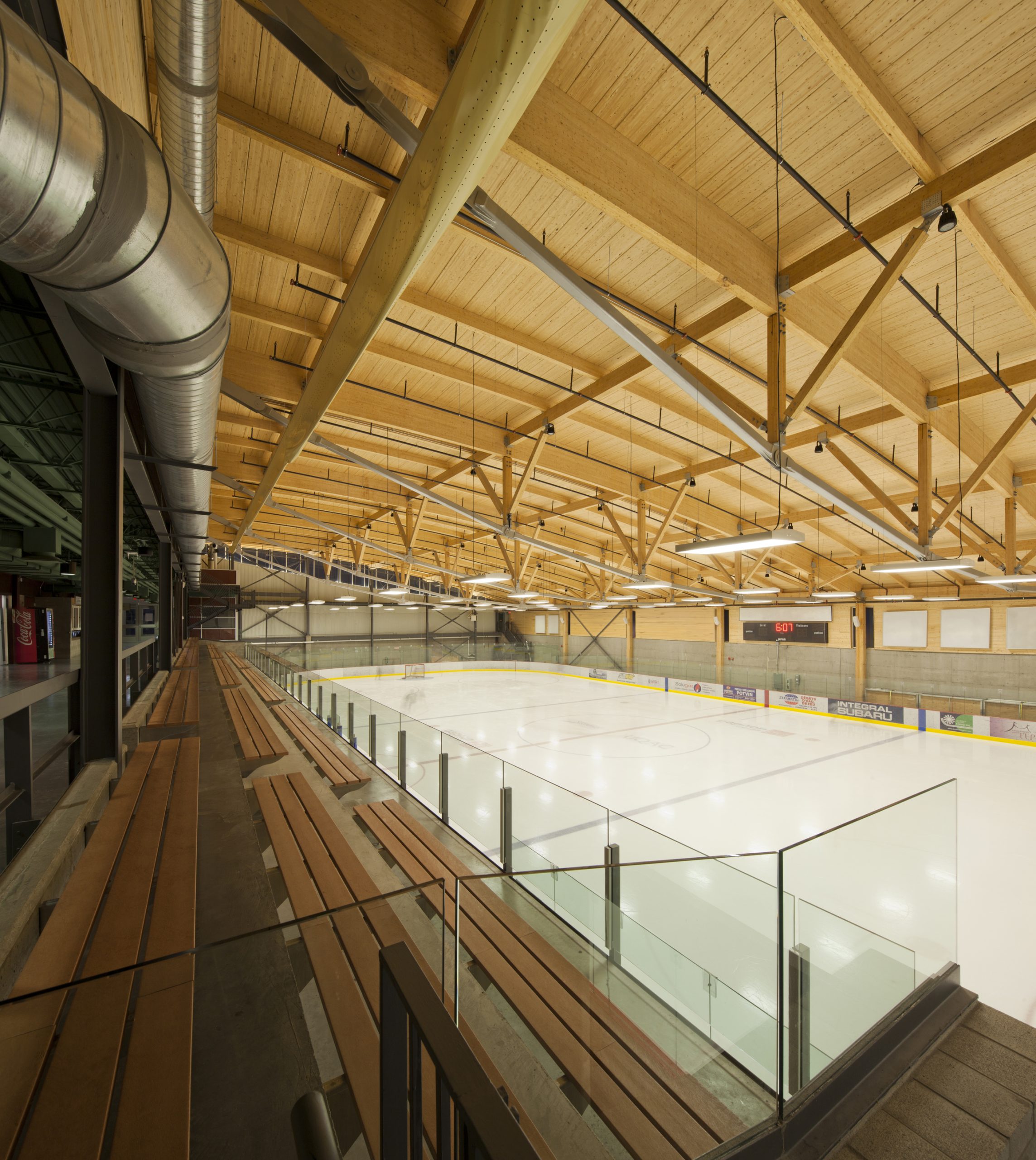 'Aréna et pavillon de services de l’Université du Québec à Chicoutimi (UQAC) Cecobois 