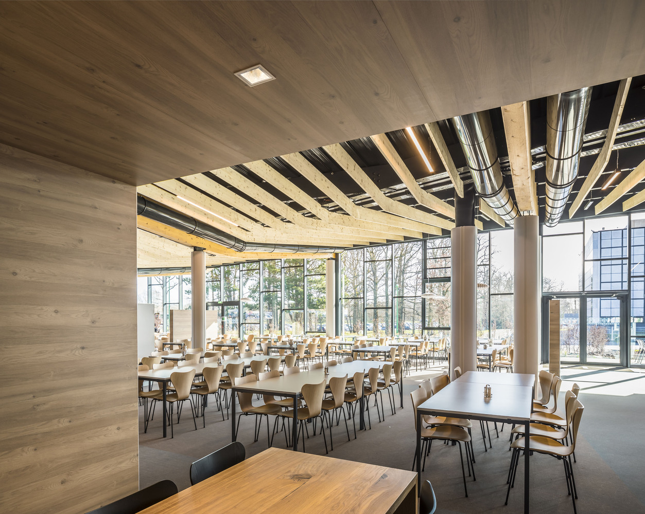 'Restaurant d’une usine de production Christian Dior Cecobois 