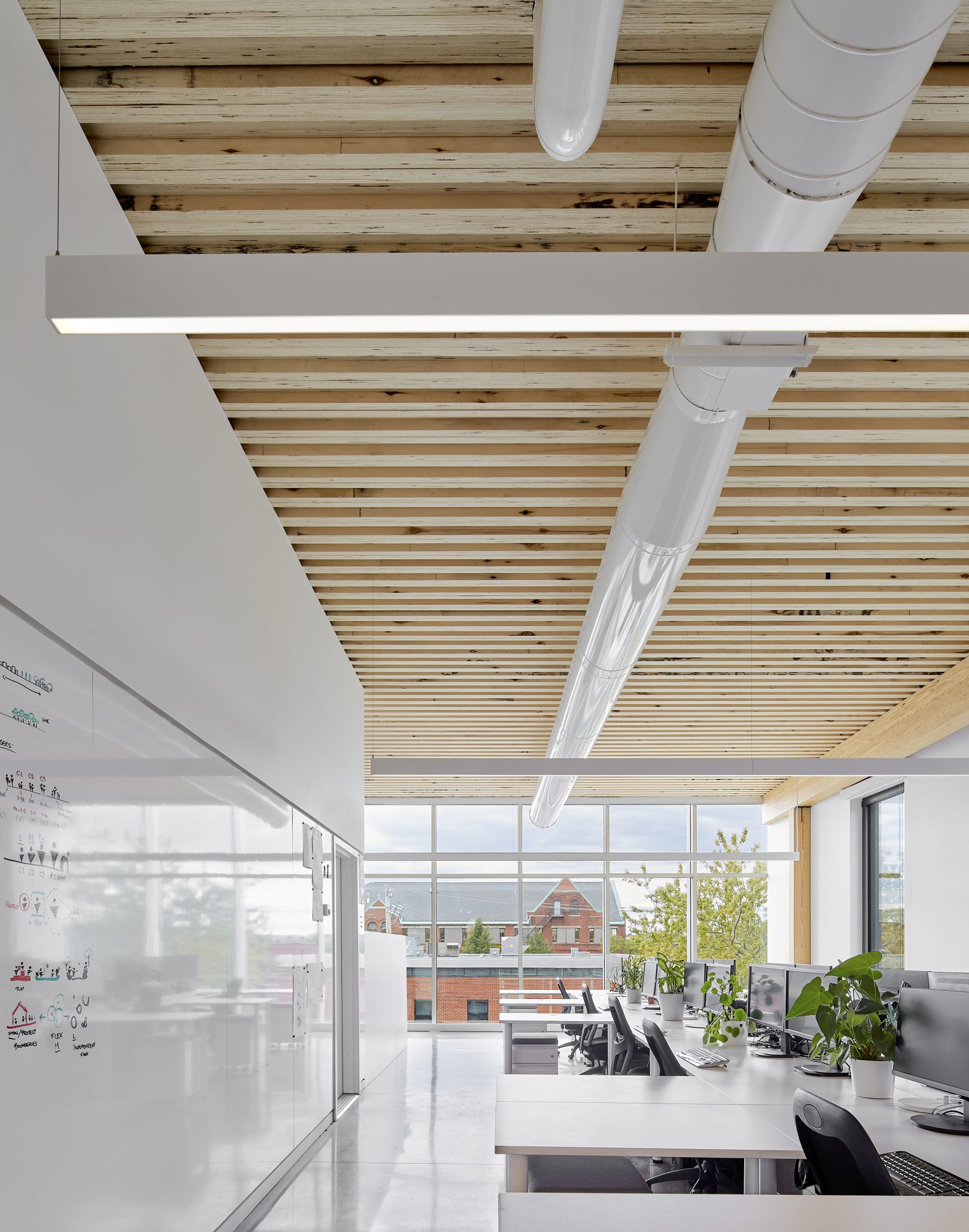 'Agrandissement des bureaux de Jodoin Lamarre Pratte architectes Cecobois 